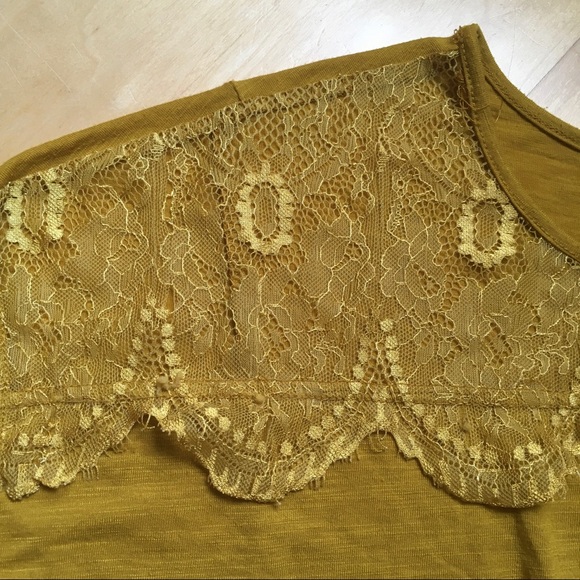 Yellow tee with lace detail - Picture 4 of 5